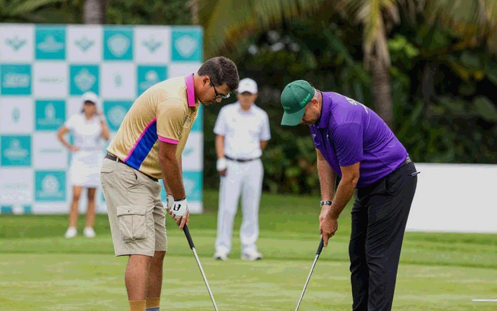কার্নাস্টির হাওয়ায় ড্রোনের গুনগুন, আর এক স্কটিশ গলফারের মনোযোগের লড়াই