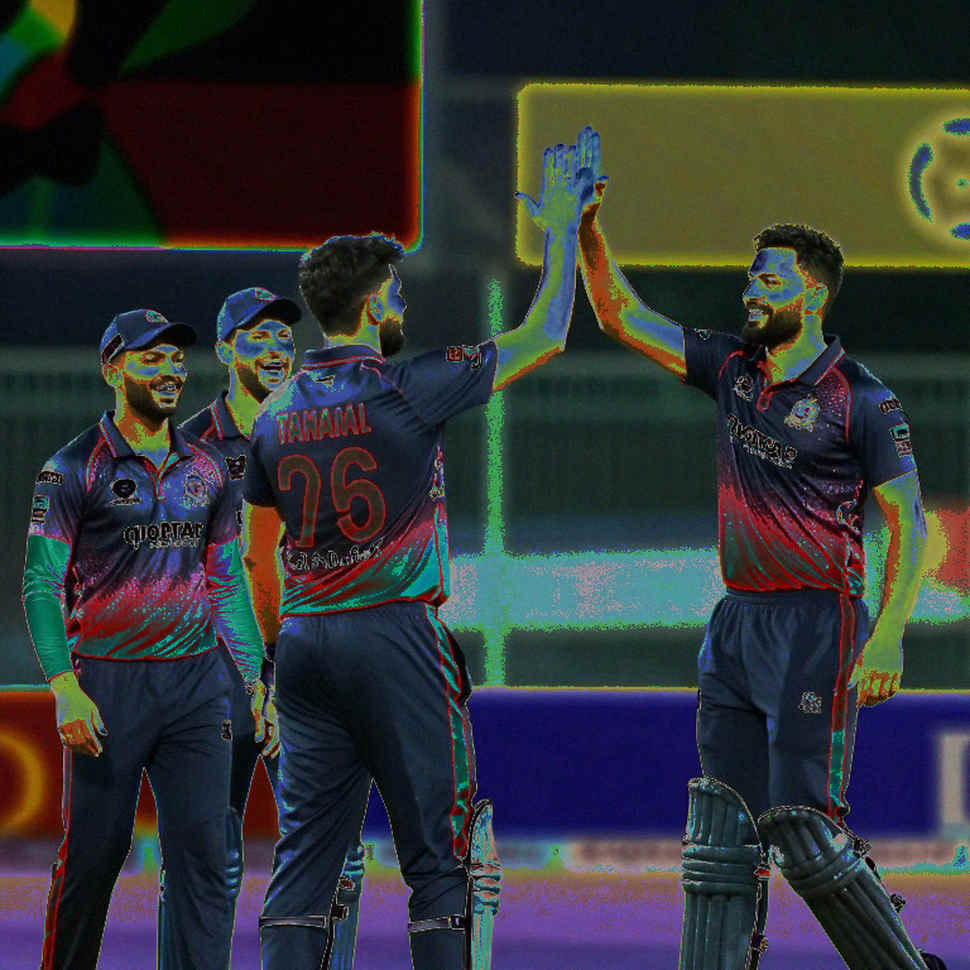 ফিল্ড সেটিং একেকটা প্রতিশ্রুতি: ট্রান্সফার উইন্ডোতে সিগন্যাল, শব্দ আর ক্রিকেটের জীবন্ত জ্যামিতি